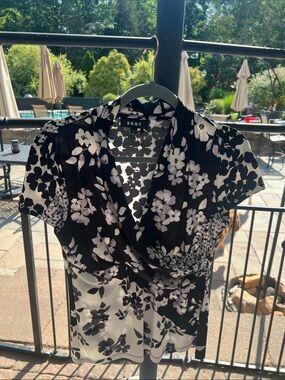 DKNY Black and White Floral Short-Sleeve Draped Top